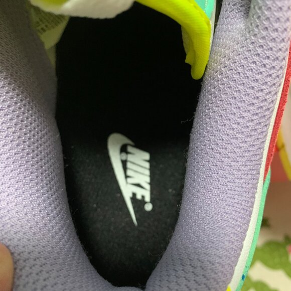 Nike Dunk Low SE Easter Candy sneakers - Picture 3 of 8